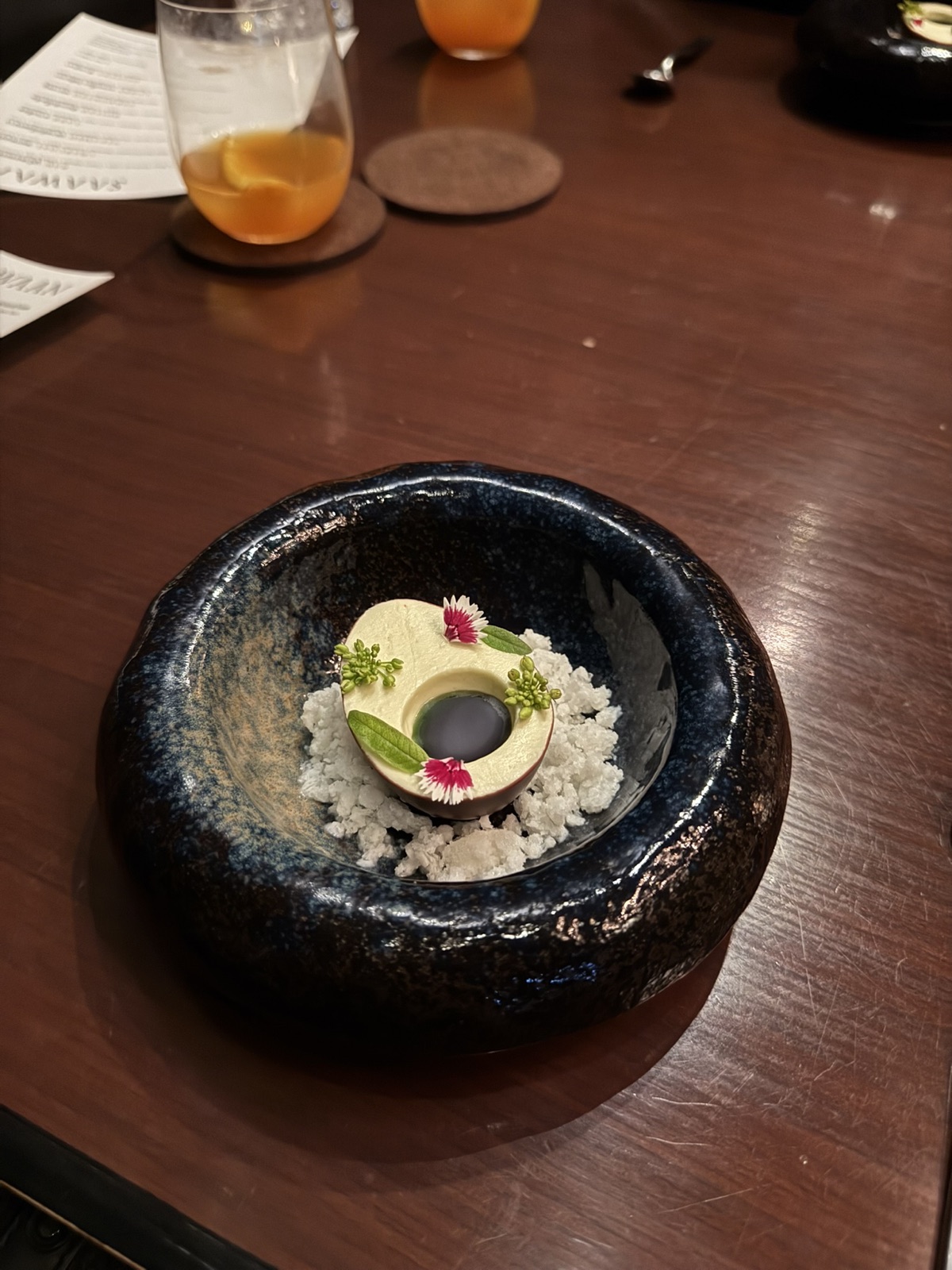 A dark bowl Saawaan course with a small composed center